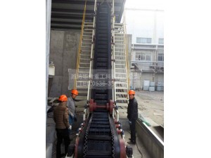 大傾角輸送機使用現(xiàn)場